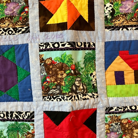 Quilt handmade Reversible blanket for baby or Wall Hanging in the Nursery - Picture 7 of 8